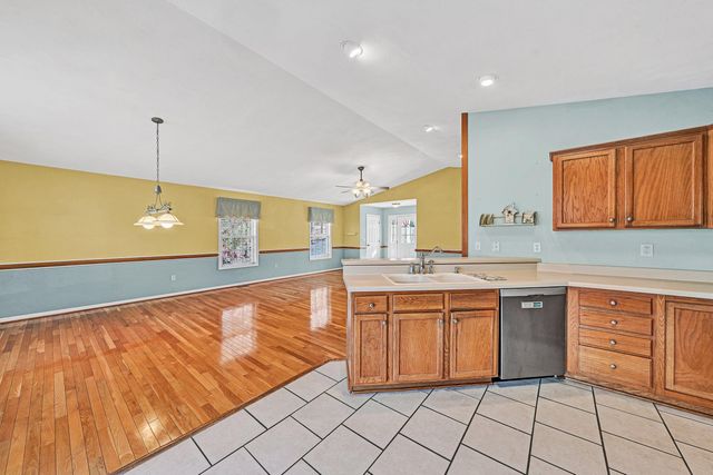 25 Walnut Landing CIR, Hardy, VA 24101
