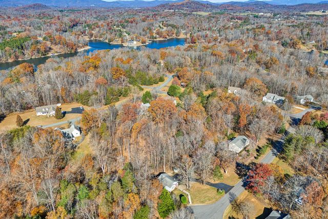 25 Walnut Landing CIR, Hardy, VA 24101