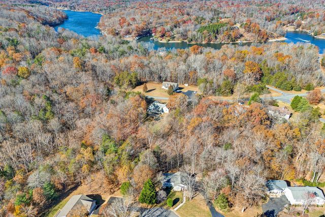 25 Walnut Landing CIR, Hardy, VA 24101