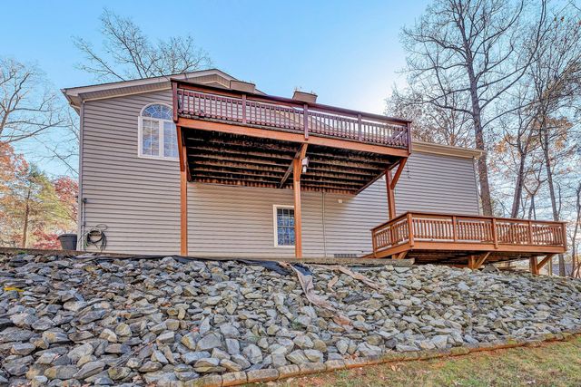 25 Walnut Landing CIR, Hardy, VA 24101