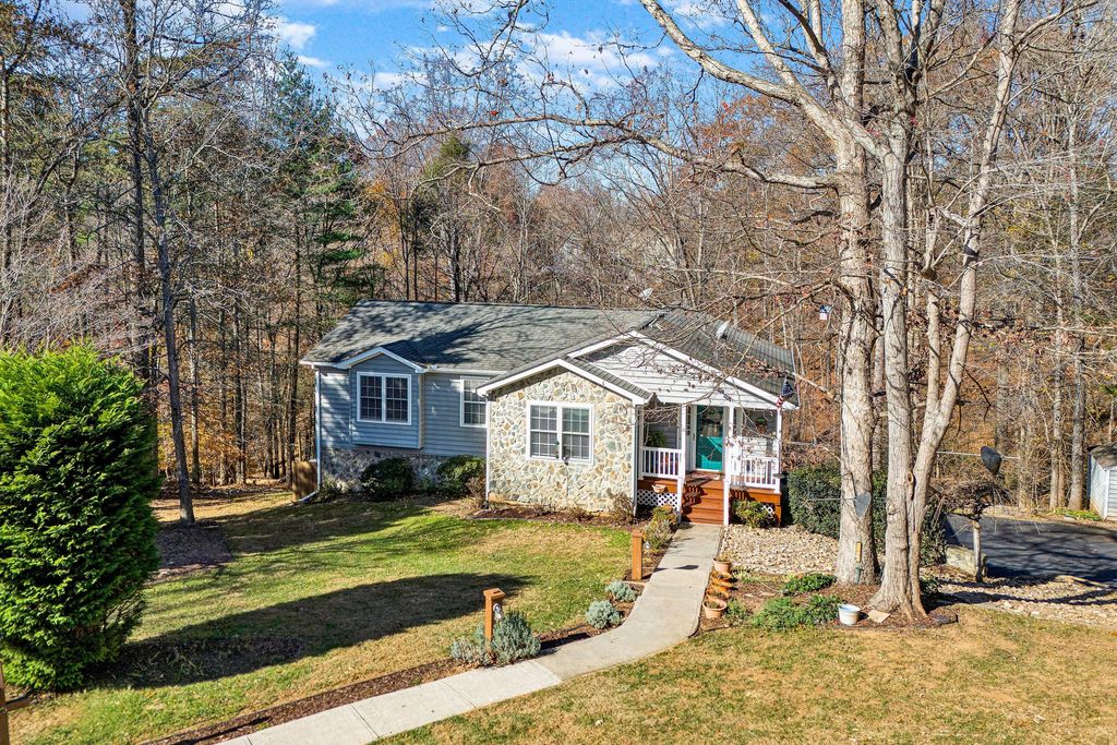 25 Walnut Landing CIR, Hardy, VA 24101