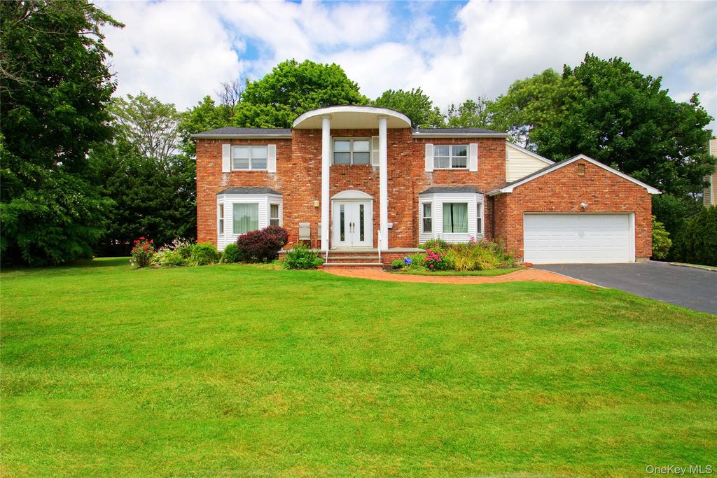 26 Woods Drive, East Hills, NY 11576