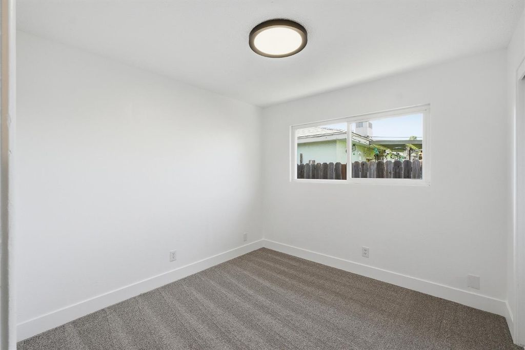 Image 12 of property listing at 821 W Fairmont Avenue, Clovis, CA 93612