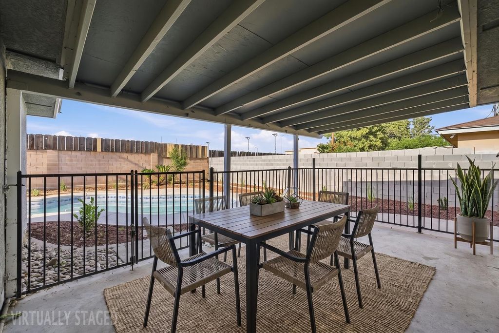 Image 21 of property listing at 821 W Fairmont Avenue, Clovis, CA 93612