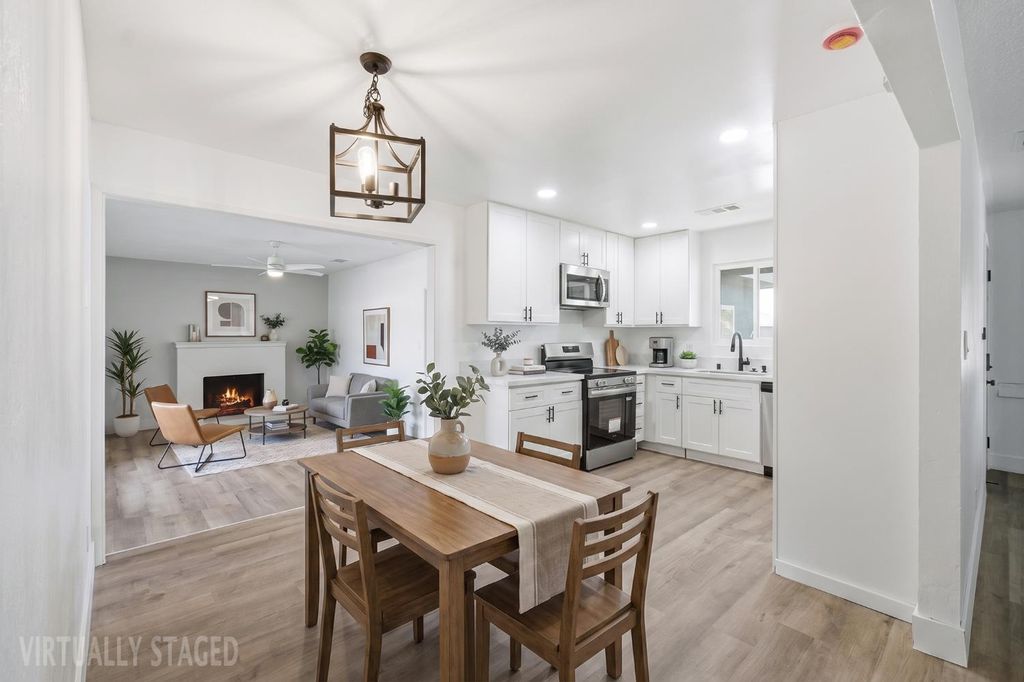 Image 7 of property listing at 821 W Fairmont Avenue, Clovis, CA 93612
