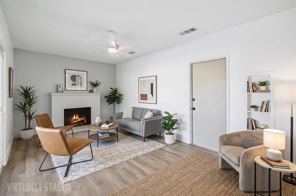 Image 9 of property listing at 821 W Fairmont Avenue, Clovis, CA 93612