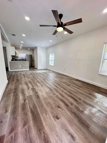 2100 AUBURN STREET S, St Petersburg, FL 33712