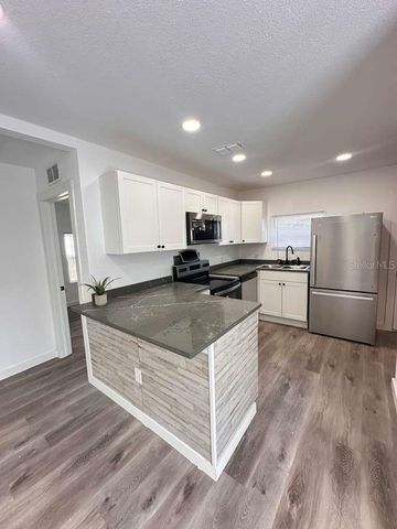 2100 AUBURN STREET S, St Petersburg, FL 33712