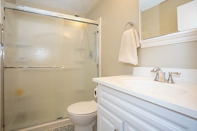 305 Pine St 6, Lowell, MA 01851