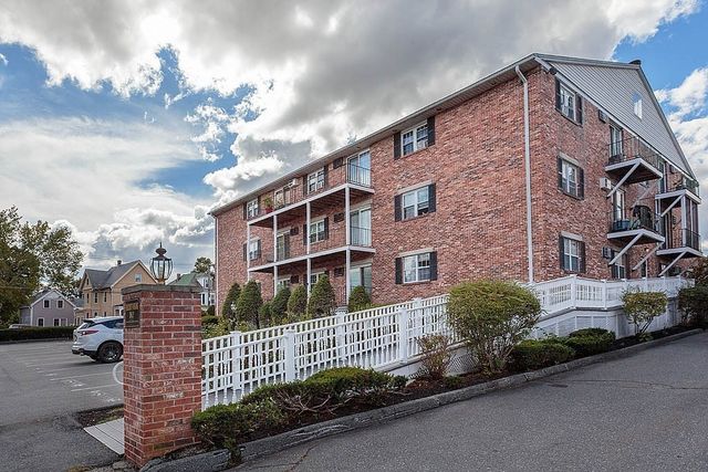 305 Pine St 6, Lowell, MA 01851