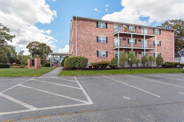 305 Pine St 6, Lowell, MA 01851