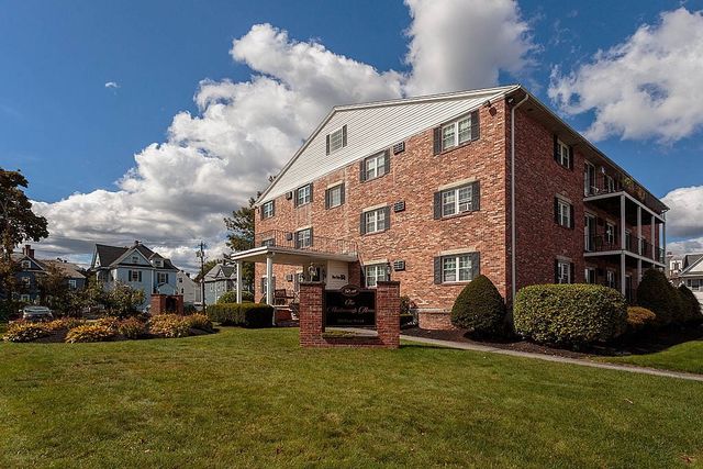 305 Pine St 6, Lowell, MA 01851