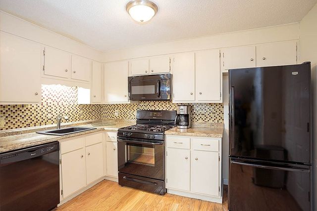 305 Pine St 6, Lowell, MA 01851