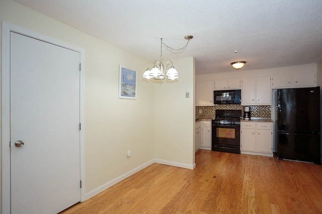 305 Pine St 6, Lowell, MA 01851