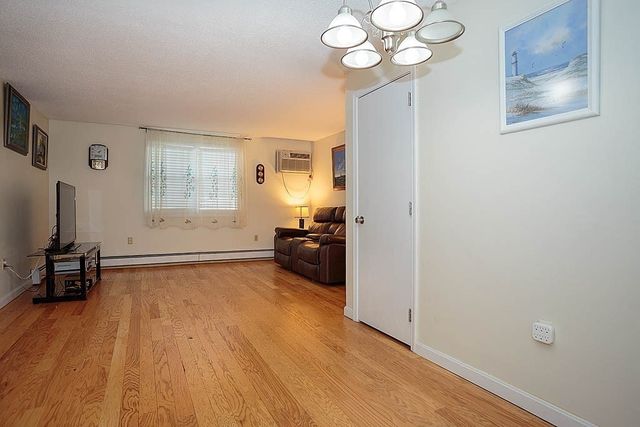 305 Pine St 6, Lowell, MA 01851
