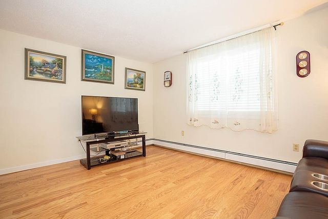 305 Pine St 6, Lowell, MA 01851
