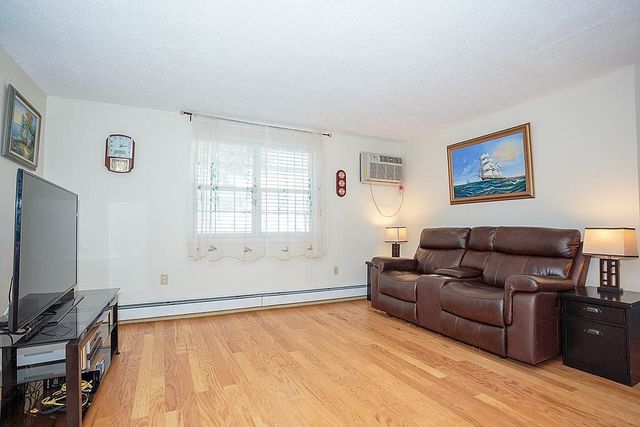305 Pine St 6, Lowell, MA 01851