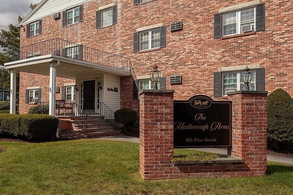 305 Pine St 6, Lowell, MA 01851