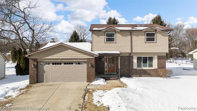 3801 Tara Drive, Highland, MI 48356