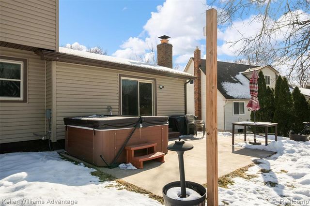 3801 Tara Drive, Highland, MI 48356