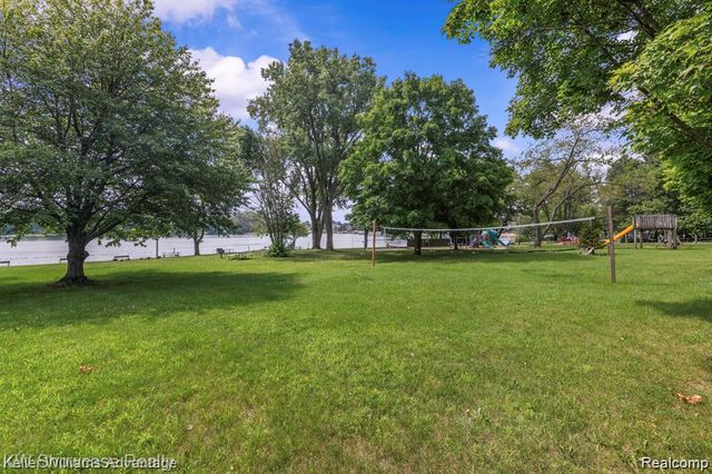3801 Tara Drive, Highland, MI 48356