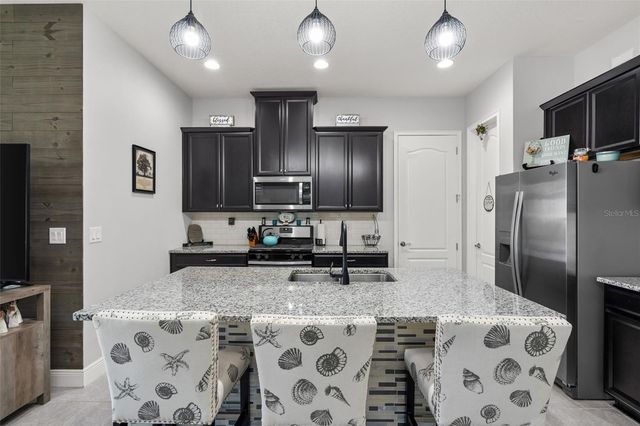 2437 YELLOW BRICK ROAD, St Cloud, FL 34772