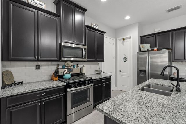 2437 YELLOW BRICK ROAD, St Cloud, FL 34772