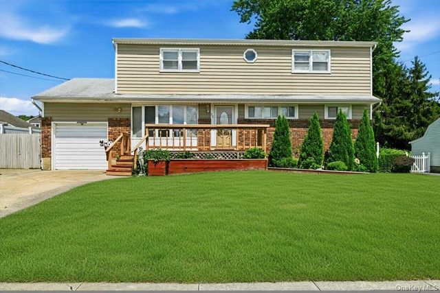 23 Hampshire Drive, Farmingdale, NY 11735
