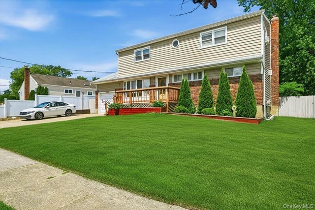 23 Hampshire Drive, Farmingdale, NY 11735