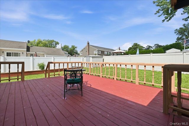 23 Hampshire Drive, Farmingdale, NY 11735
