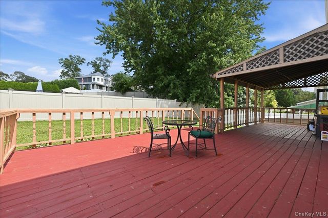 23 Hampshire Drive, Farmingdale, NY 11735