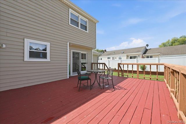 23 Hampshire Drive, Farmingdale, NY 11735