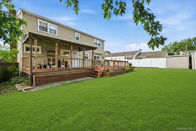 23 Hampshire Drive, Farmingdale, NY 11735