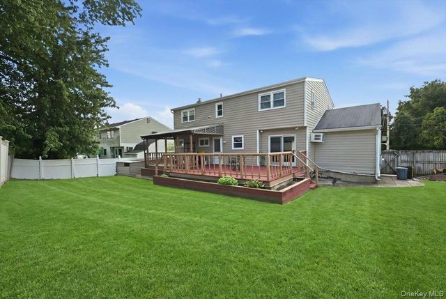 23 Hampshire Drive, Farmingdale, NY 11735