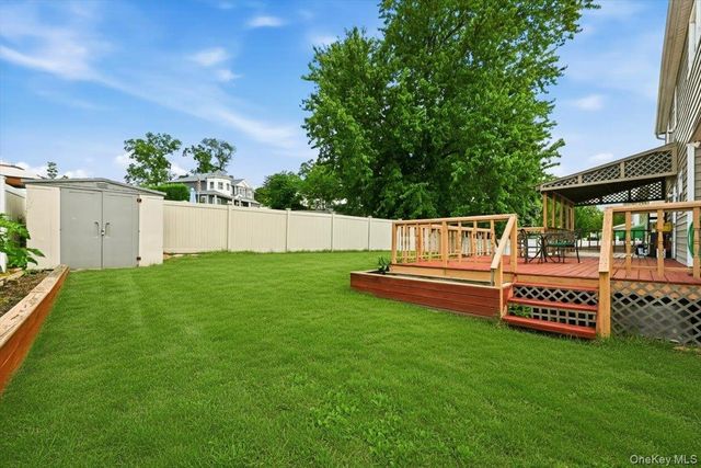 23 Hampshire Drive, Farmingdale, NY 11735