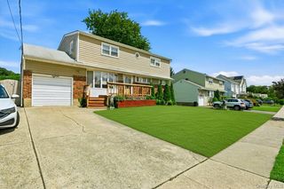 23 Hampshire Drive, Farmingdale, NY 11735
