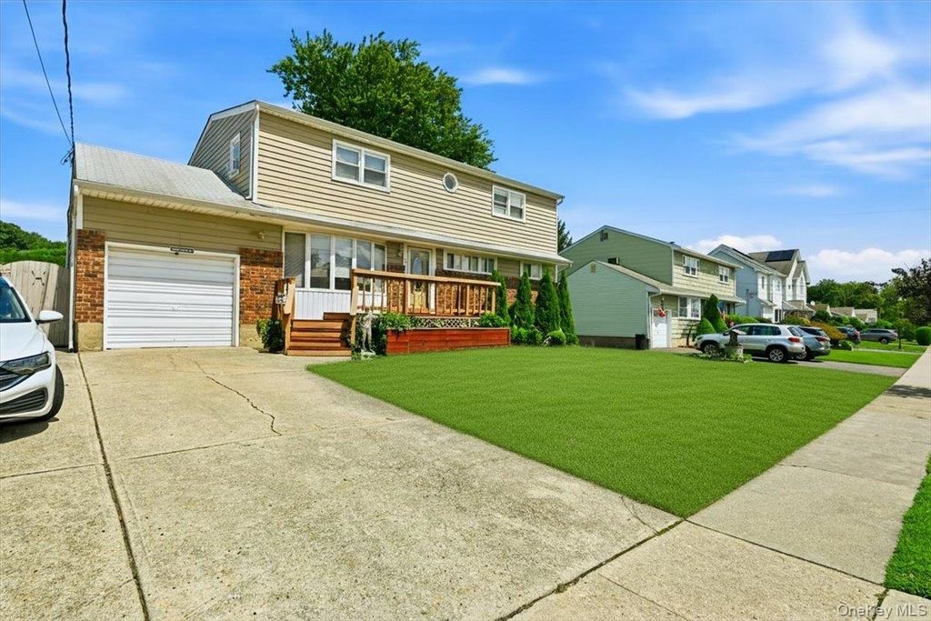 23 Hampshire Drive, Farmingdale, NY 11735