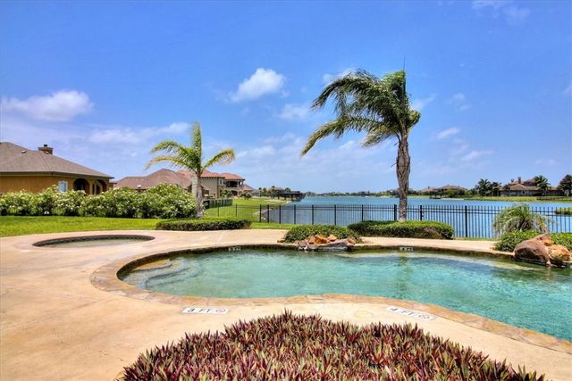 6241 Lago Vista Dr, Corpus Christi, TX 78414