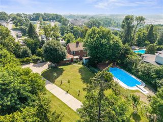 204 Glenburn Dr, West Mifflin, PA 15236
