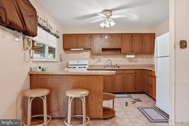 12248 SWEET BRIAR RD, Philadelphia, PA 19154