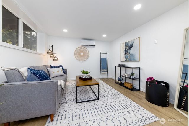 1101 VASHON Court NE, Renton, WA 98059