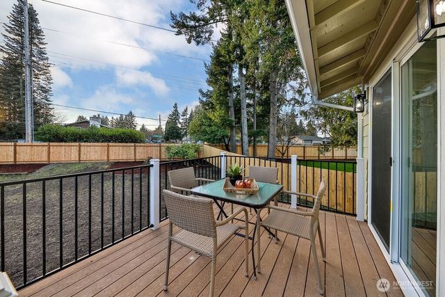 1101 VASHON Court NE, Renton, WA 98059