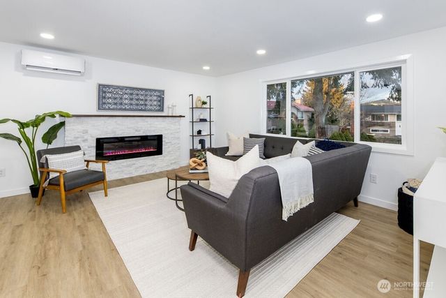 1101 VASHON Court NE, Renton, WA 98059