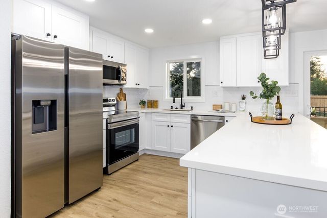 1101 VASHON Court NE, Renton, WA 98059