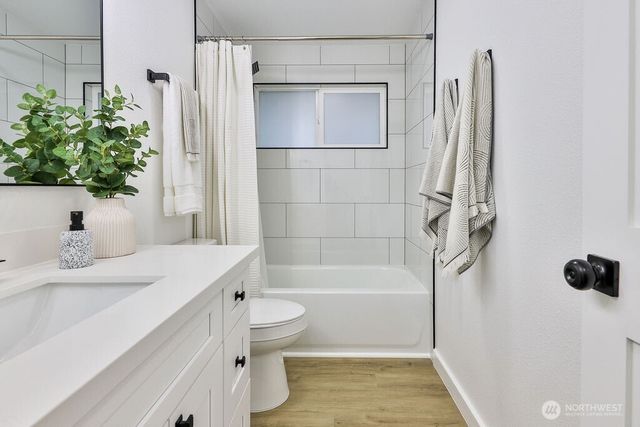 1101 VASHON Court NE, Renton, WA 98059