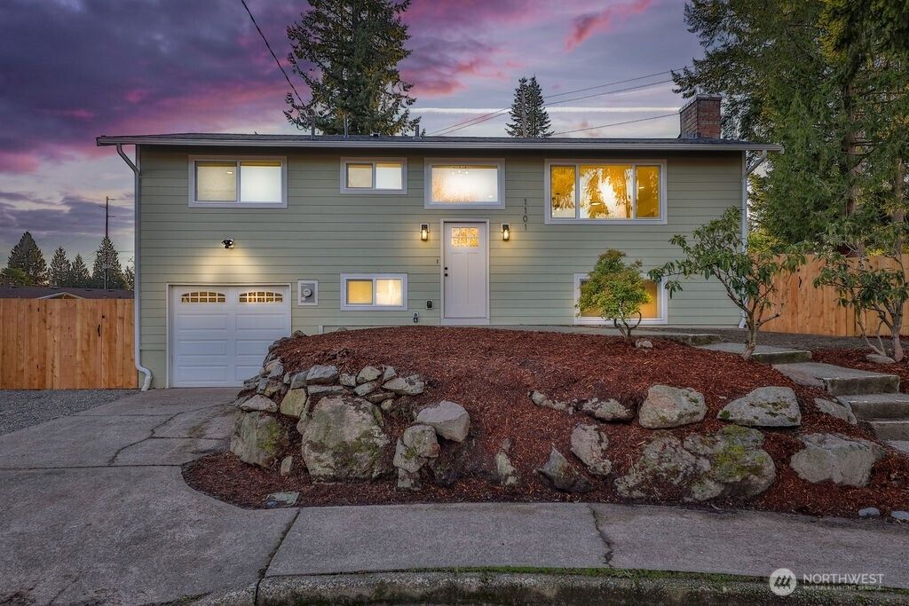 1101 VASHON Court NE, Renton, WA 98059