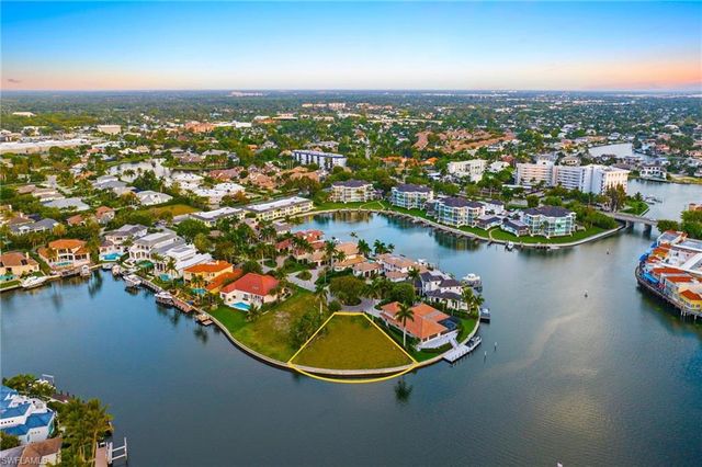 303 Turtle Hatch RD, Naples, FL 34103