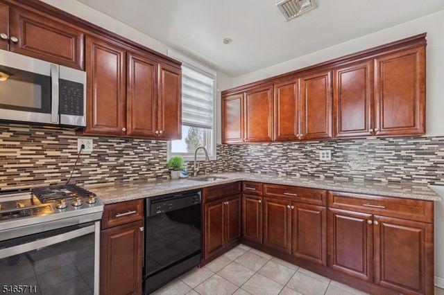 33 Adelaide St, Belleville Twp., NJ 07109