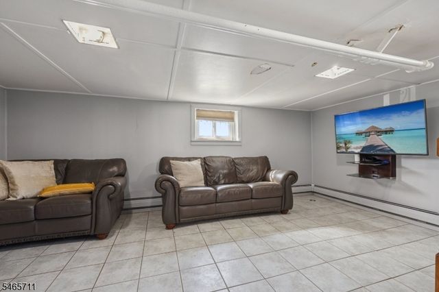 33 Adelaide St, Belleville Twp., NJ 07109