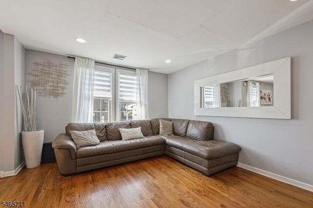 33 Adelaide St, Belleville Twp., NJ 07109